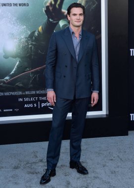 İngiliz aktör Tom Bateman, 28 Temmuz 2022 'de Westwood, Los Angeles, Kaliforniya, ABD' deki Regency Village Theatre 'da düzenlenen Amazon Prime Video' nun 13 Yaşamı 'nın galasına geldi.. 