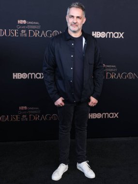 İngiliz yönetmen Miguel Sapochnik, 27 Temmuz 2022 'de ABD' nin Kaliforniya eyaletinin Los Angeles kentinde bulunan Akademi Sinema Müzesi 'nde düzenlenen HBO' nun Orijinal Drama Dizisi House of the Dragon 'un 1. sezonunun dünya prömiyerine geldi..