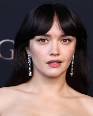 Thom Browne 'u giyen İngiliz aktris Olivia Cooke, 27 Temmuz 2022' de Los Angeles, Kaliforniya, ABD 'de bulunan Academy Museum of Motion Pictures' ın HBO 'nun orijinal drama dizisi House of the Dragon' un 1. sezonuna geldi.. 