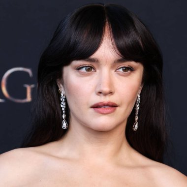 Thom Browne 'u giyen İngiliz aktris Olivia Cooke, 27 Temmuz 2022' de Los Angeles, Kaliforniya, ABD 'de bulunan Academy Museum of Motion Pictures' ın HBO 'nun orijinal drama dizisi House of the Dragon' un 1. sezonuna geldi.. 