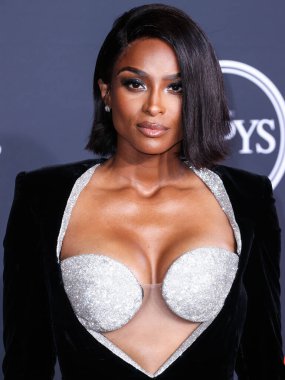 Amerikalı şarkıcı Ciara (Ciara Princess Wilson), 20 Temmuz 2022 'de Dolby Tiyatrosu' nda düzenlenen 2022 ESPY Ödülleri 'ne geldi.. 