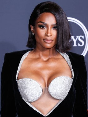 Amerikalı şarkıcı Ciara (Ciara Princess Wilson), 20 Temmuz 2022 'de Dolby Tiyatrosu' nda düzenlenen 2022 ESPY Ödülleri 'ne geldi.. 