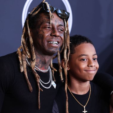 Amerikalı rapçi Lil Wayne (Dwayne Michael Carter Jr.) ve oğlu Kameron Carter, 20 Temmuz 2022 'de Dolby Tiyatrosu' nda düzenlenen 2022 ESPY Ödülleri 'ne geldiler.. 