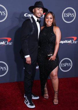 Los Angeles Dodgers of the Major League Baseball Ligi sağ kanat oyuncusu Mookie Betts ve eşi Brianna Hammonds, 20 Temmuz 2022 'de Dolby Tiyatrosu' nda düzenlenen 2022 ESPY Ödülleri 'ne geldiler.