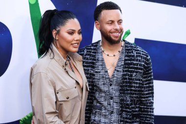 Kanadalı-Amerikalı aktris Ayesha Curry ve kocası / Amerikalı profesyonel basketbolcu Stephen Curry, 18 Temmuz 2022 'de Hollywood, Los Angeles' taki TCL Çin Tiyatrosu IMAX 'te düzenlenen Universal Pictures' No 'nun Dünya Premiere' sine geldiler.
