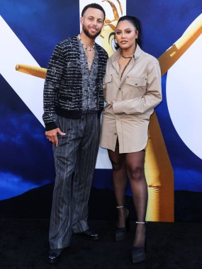 Amerikalı profesyonel basketbolcu Stephen Curry ve eşi / Kanadalı-Amerikalı aktris Ayesha Curry, 18 Temmuz 2022 'de Hollywood, Los Angeles' taki TCL Çin Tiyatrosu IMAX 'te düzenlenen Universal Pictures' No 'nun Dünya Premiere' sine geldiler.