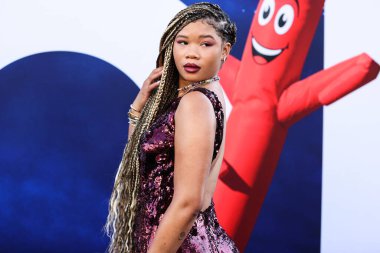 Storm Reid, 18 Temmuz 2022 'de Hollywood, Los Angeles, Kaliforniya, ABD' deki TCL Çin Tiyatrosu IMAX 'te düzenlenen Universal Pictures' No 'filminin dünya prömiyerine geldi.. 