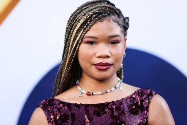 Storm Reid, 18 Temmuz 2022 'de Hollywood, Los Angeles, Kaliforniya, ABD' deki TCL Çin Tiyatrosu IMAX 'te düzenlenen Universal Pictures' No 'filminin dünya prömiyerine geldi.. 
