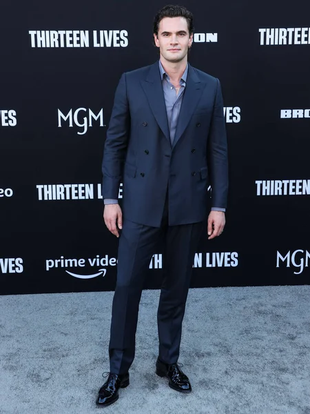 英語の俳優トム バットマンが 2022年7月28日に米国カリフォルニア州ロサンゼルスのリージェンシー ビレッジ シアターで開催されたアマゾン プライム ビデオの 13人の命 のロサンゼルス プレミアに到着 — ストック写真