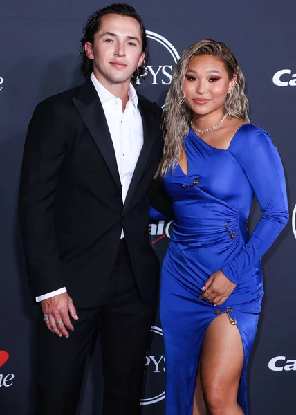 Evan Berle ve kız arkadaşı / Amerikalı snowboardcu ve iki kez Olimpiyat altın madalyası kazanan Chloe Kim, 20 Temmuz 2022 'de Dolby Tiyatrosu' nda düzenlenen 2022 ESPY Ödülleri 'ne geldiler.. 