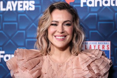 Amerikalı aktris Alyssa Milano, 18 Temmuz 2022 'de Los Angeles, Kaliforniya, ABD' de bulunan City Market Social House 'da düzenlenen Michael Rubin, MLBPA ve Fanatiklerin ev sahipliğini yaptığı' Oyuncular Partisi 'ne geldi..