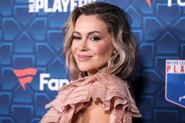 Amerikalı aktris Alyssa Milano, 18 Temmuz 2022 'de Los Angeles, Kaliforniya, ABD' de bulunan City Market Social House 'da düzenlenen Michael Rubin, MLBPA ve Fanatiklerin ev sahipliğini yaptığı' Oyuncular Partisi 'ne geldi..