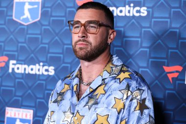 Amerikan futbolunun sıkı ucu Travis Kelce, 18 Temmuz 2022 'de Los Angeles, Kaliforniya, ABD' deki City Market Sosyal Evi 'nde düzenlenen Michael Rubin' in ev sahipliğinde düzenlenen 2022 MLBPA ve Fanatiklere ulaştı.. 