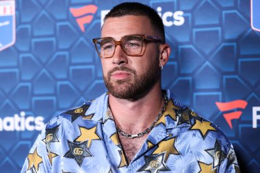 Amerikan futbolunun sıkı ucu Travis Kelce, 18 Temmuz 2022 'de Los Angeles, Kaliforniya, ABD' deki City Market Sosyal Evi 'nde düzenlenen Michael Rubin' in ev sahipliğinde düzenlenen 2022 MLBPA ve Fanatiklere ulaştı..