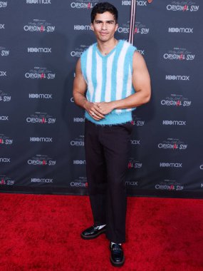 Amerikalı şarkıcı ve aktör Alex Aiono, Kanlı Kırmızı Halı ve HBO Max 'in 