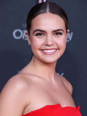 Toni Maticevski elbisesi giyen Amerikalı aktris Bailee Madison, Kanlı Kırmızı Halı ve Gabbana ayakkabıları ile 15 Temmuz 2022 'de Burbank' te, Max 'in 