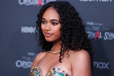 Dolce ve Gabanna giyimli Amerikalı aktris Chandler Kinney Casadei topuklu ve David Yurman mücevheri Kanlı Kırmızı Halı ve HBO Max 'in 