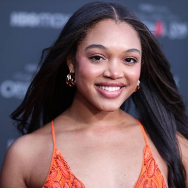 Karayip asıllı Amerikalı aktris Kristen Maxwell, 15 Temmuz 2022 'de Burbank, Los Angeles, Kaliforniya' daki SJR Tiyatrosu 'nda düzenlenen Kanlı Kırmızı Halı ve HBO Max' in 