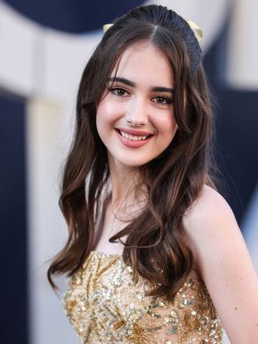 Reem Acra elbisesi giyen Amerikalı aktris Julia Butters, 13 Temmuz 2022 'de Hollywood, Los Angeles, Kaliforniya, ABD' de bulunan TCL Çin Tiyatrosu IMAX 'te düzenlenen Netflix' in 'Gri Adam' adlı filminin dünya galasına geldi..