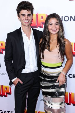 Avustralyalı aktör Connor Gosatti ve Amerikalı aktris Siena Agudong, 12 Temmuz 2022 'de Hollywood, Los Angeles, Kaliforniya, ABD' de düzenlenen TCL Çin 6 Tiyatrosu 'nun Los Angeles Premiere Of Lionsgate' ine geldiler.. 