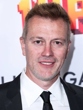 Amerikalı film yapımcısı Kyle Newman, 12 Temmuz 2022 'de Hollywood, Los Angeles, Kaliforniya, ABD' deki TCL Çin 6 Tiyatrosu 'nda düzenlenen Lionsgate' in '1Up' ın Los Angeles galasına geldi.. 