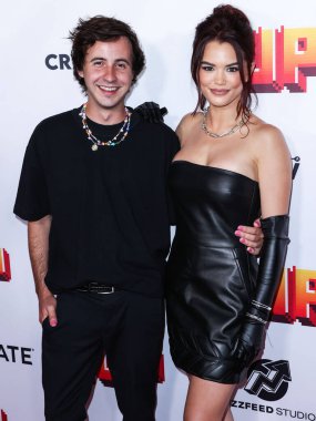 Avustralyalı aktör Nicholas Coombe ve Amerikalı aktris Paris Berelc, 12 Temmuz 2022 'de Hollywood, Los Angeles, Kaliforniya, ABD' de düzenlenen TCL Çin 6 Tiyatrosu 'nun Los Angeles Premiere Of Lionsgate' ine geldiler.. 