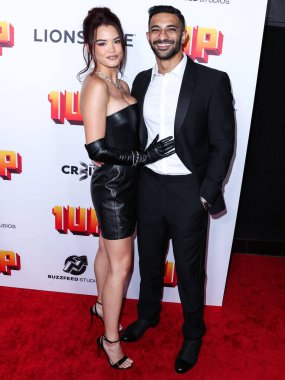 Amerikalı aktris Paris Berelc ve erkek arkadaşı Rhys Athayde, 12 Temmuz 2022 'de Hollywood, Los Angeles, Kaliforniya, ABD' de düzenlenen TCL Çin 6 Tiyatrosu 'nun Los Angeles Premiere Of Lionsgate' ine geldiler..