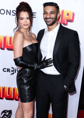 Amerikalı aktris Paris Berelc ve erkek arkadaşı Rhys Athayde, 12 Temmuz 2022 'de Hollywood, Los Angeles, Kaliforniya, ABD' de düzenlenen TCL Çin 6 Tiyatrosu 'nun Los Angeles Premiere Of Lionsgate' ine geldiler.. 