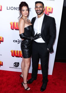 Amerikalı aktris Paris Berelc ve erkek arkadaşı Rhys Athayde, 12 Temmuz 2022 'de Hollywood, Los Angeles, Kaliforniya, ABD' de düzenlenen TCL Çin 6 Tiyatrosu 'nun Los Angeles Premiere Of Lionsgate' ine geldiler.. 