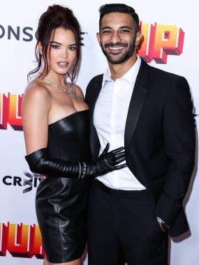 Amerikalı aktris Paris Berelc ve erkek arkadaşı Rhys Athayde, 12 Temmuz 2022 'de Hollywood, Los Angeles, Kaliforniya, ABD' de düzenlenen TCL Çin 6 Tiyatrosu 'nun Los Angeles Premiere Of Lionsgate' ine geldiler..