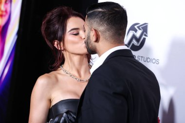 Amerikalı aktris Paris Berelc ve erkek arkadaşı Rhys Athayde, 12 Temmuz 2022 'de Hollywood, Los Angeles, Kaliforniya, ABD' de düzenlenen TCL Çin 6 Tiyatrosu 'nun Los Angeles Premiere Of Lionsgate' ine geldiler.. 