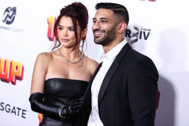 Amerikalı aktris Paris Berelc ve erkek arkadaşı Rhys Athayde, 12 Temmuz 2022 'de Hollywood, Los Angeles, Kaliforniya, ABD' de düzenlenen TCL Çin 6 Tiyatrosu 'nun Los Angeles Premiere Of Lionsgate' ine geldiler.. 