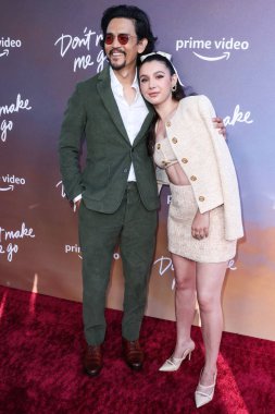 Amerikalı aktör John Cho ve Amerikalı aktris / yönetmen Hannah Marks, 11 Temmuz 2022 'de Hollywood, Los Angeles, Kaliforniya' da düzenlenen 