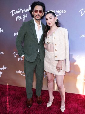 Amerikalı aktör John Cho ve Amerikalı aktris / yönetmen Hannah Marks, 11 Temmuz 2022 'de Hollywood, Los Angeles, Kaliforniya' da düzenlenen 