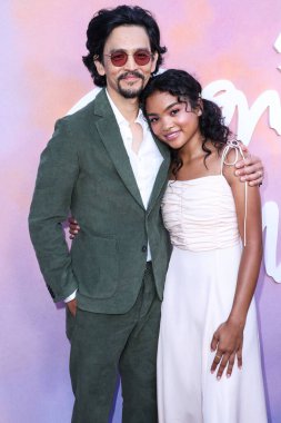 Amerikalı aktör John Cho ve aktris Mia Isaac, 11 Temmuz 2022 'de Hollywood, Los Angeles, Kaliforniya, ABD' de düzenlenen 