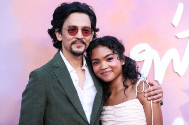 Amerikalı aktör John Cho ve aktris Mia Isaac, 11 Temmuz 2022 'de Hollywood, Los Angeles, Kaliforniya, ABD' de düzenlenen 