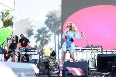 Meksikalı şarkıcı Paulina Rubio, 10 Temmuz 2022 'de Long Beach, Los Angeles, Kaliforniya' da düzenlenen 39. Long Beach Onur Yürüyüşü ve Festivali 'nde Fiesta Caliente Stage' de sahne aldı..