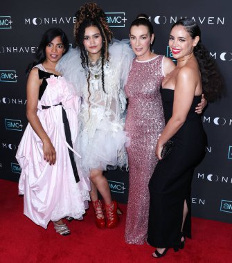 Aktrisler Amara Karan, Emma McDonald, Ayelet Zurer ve Yazzmin Newell 28 Haziran 2022 'de Batı Hollywood' daki The London Hotel West Hollywood 'da düzenlenen AMC +' Moonhaven 'in Los Angeles galasına geldiler.