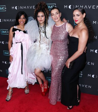 Aktrisler Amara Karan, Emma McDonald, Ayelet Zurer ve Yazzmin Newell 28 Haziran 2022 'de Batı Hollywood' daki The London Hotel West Hollywood 'da düzenlenen AMC +' Moonhaven 'in Los Angeles galasına geldiler.