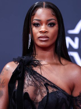 Ari Lennox, 26 Haziran 2022 'de Los Angeles, Kaliforniya' da Microsoft Theater 'da düzenlenen BET Ödülleri 2022' ye ulaştı.. 
