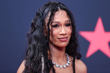 Amerikalı rapçi BIA, 26 Haziran 2022 'de Los Angeles, Kaliforniya' da Microsoft Theater 'da düzenlenen BET Ödülleri 2022' ye ulaştı.. 