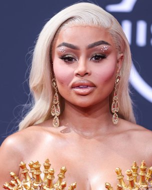 Amerikan model Blac Chyna, Los Angeles, Kaliforniya 'da 26 Haziran 2022 tarihinde Microsoft Theater' da düzenlenen BET Ödülleri 'ne ulaştı..