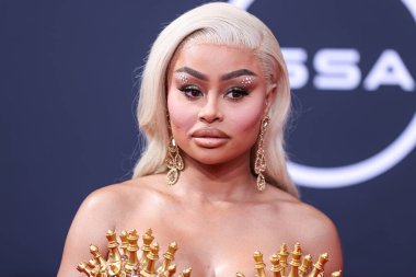Amerikan model Blac Chyna, Los Angeles, Kaliforniya 'da 26 Haziran 2022 tarihinde Microsoft Theater' da düzenlenen BET Ödülleri 'ne ulaştı..