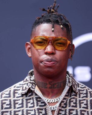 Bleu, 26 Haziran 2022 'de Los Angeles, Kaliforniya' da Microsoft Theater 'da düzenlenen BET Ödülleri' ne ulaştı..