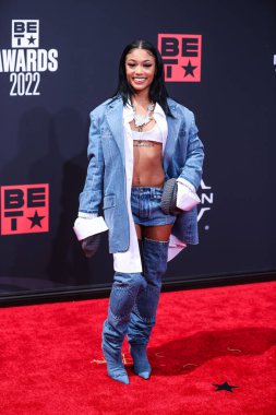 Coi Leray, 26 Haziran 2022 'de Los Angeles, Kaliforniya' da Microsoft Theater 'da düzenlenen BET Ödülleri' ne ulaştı.. 