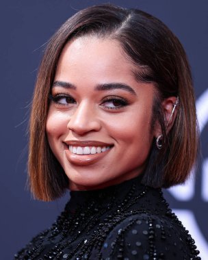Ella Mai, 26 Haziran 2022 'de Los Angeles, Kaliforniya' da Microsoft Theater 'da düzenlenen BET Ödülleri' ne ulaştı..