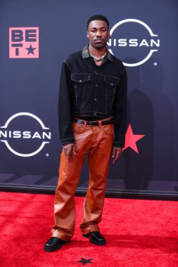 Giveon, 26 Haziran 2022 'de Los Angeles, Kaliforniya' da Microsoft Theater 'da düzenlenen BET Ödülleri' ne ulaştı..