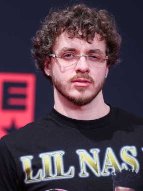 Givenchy giyen Amerikalı rapçi Jack Harlow, 26 Haziran 2022 'de Los Angeles, Kaliforniya' da Microsoft Theater 'da düzenlenen BET Ödülleri' ne ulaştı..