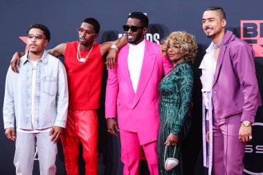 Justin Dior Combs, Christian Combs, Sean Diddy Combs, Janice Combs ve Quincy Brown, 26 Haziran 2022 tarihinde Los Angeles, Kaliforniya, ABD 'de Microsoft Theater' da düzenlenen BET Ödülleri 'ne geldiler.. 