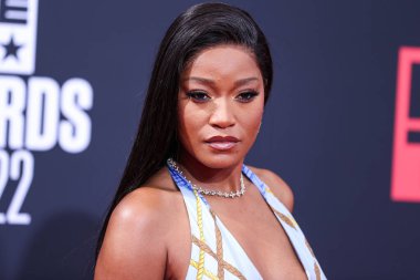 Conner Ives elbisesi giyen Amerikalı aktris Keke Palmer, 26 Haziran 2022 'de Los Angeles, Kaliforniya' da Microsoft Theater 'da düzenlenen BET Ödülleri' ne geldi..